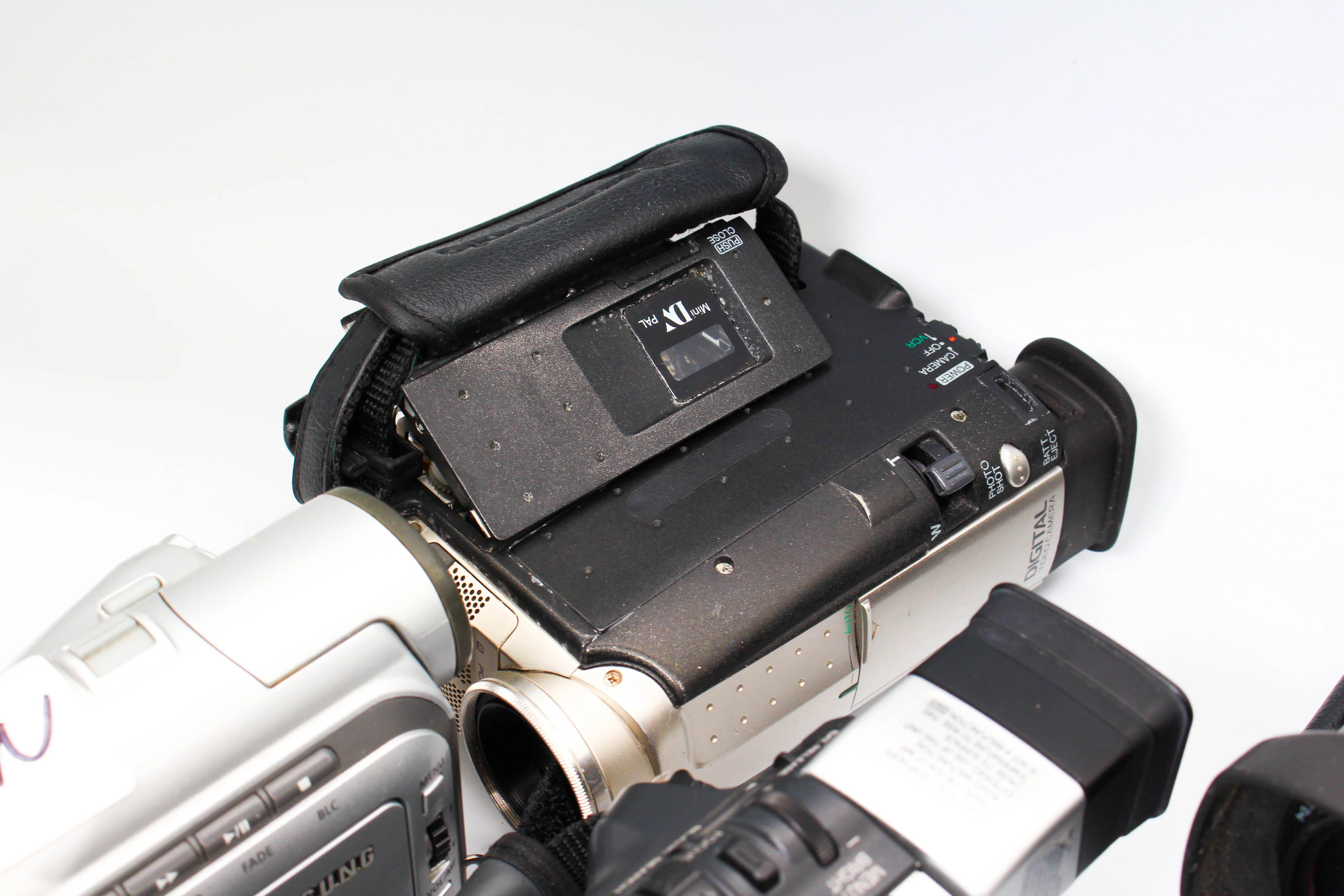 Assorted Faulty Panasonic JVC MiniDV Video Handycam Camcorder Cameras Inc. NV-MX300 NV-DS77 - Image 4