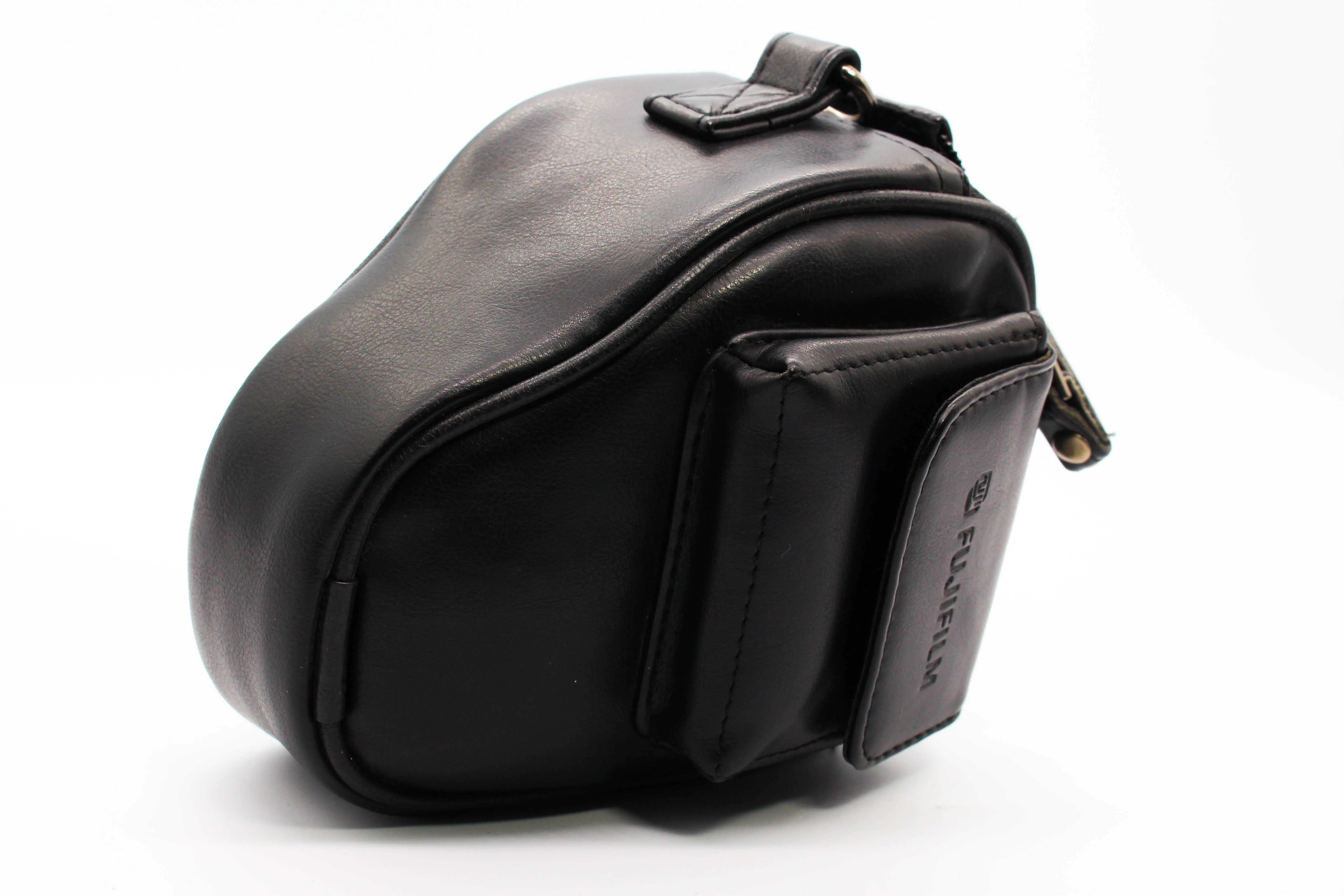 FujiFilm Small Leather Camera Carry Pouch Bag For Digicam Compact Camera Camcorders- Excellent - Image 3