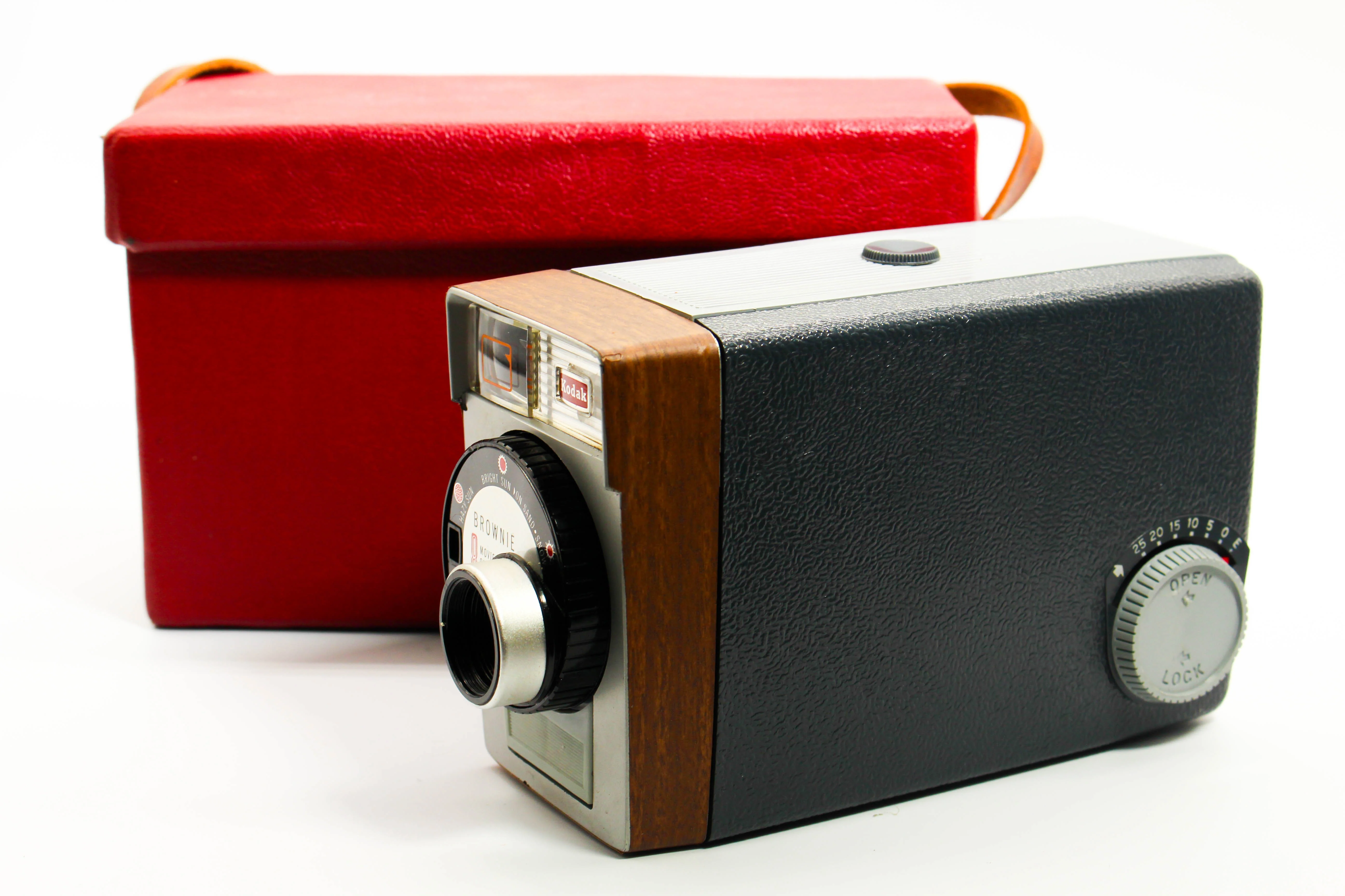 Kodak Brownie Double 8mm Vintage Mechanical Cine Film Camera f/2.7 - Tested Bundle Excellent - Image 2