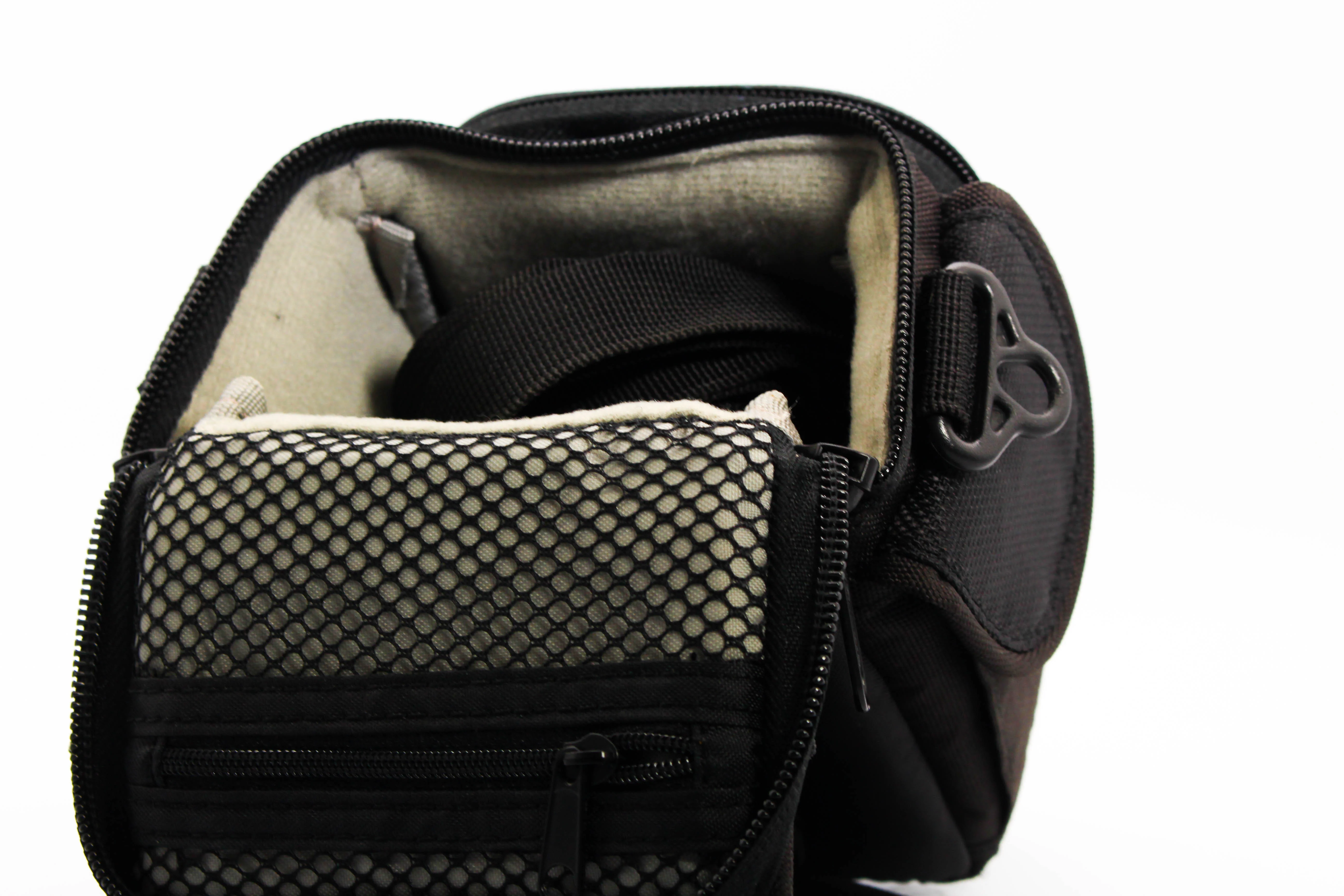 Lowepro Edit 100 Small Camera Carry Pouch Bag For Digicam Compact Cameras Black - Excellent - Image 2