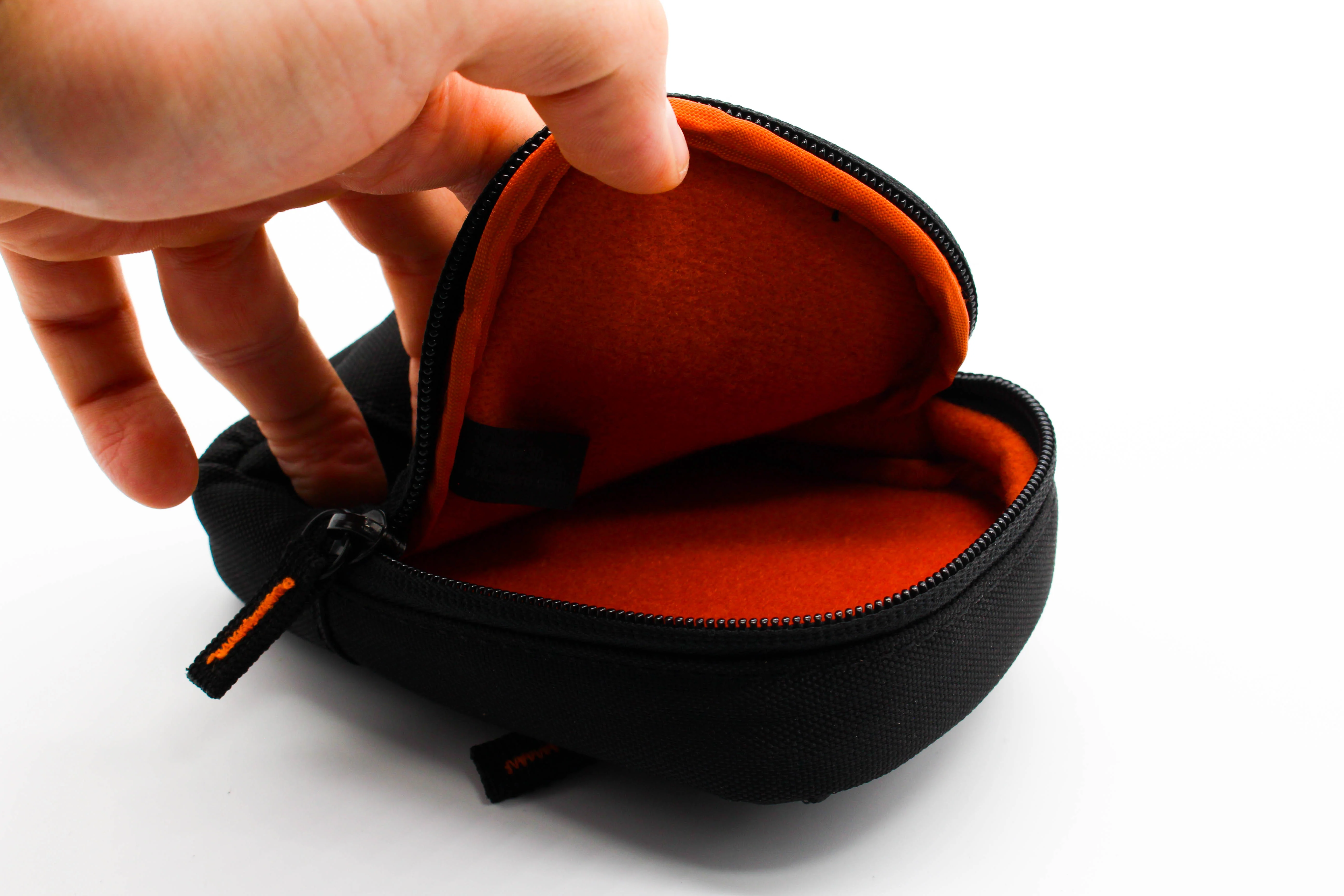 Lowepro Small Camera Carry Pouch Bag For Digicam Camera - Excellent - Image 2