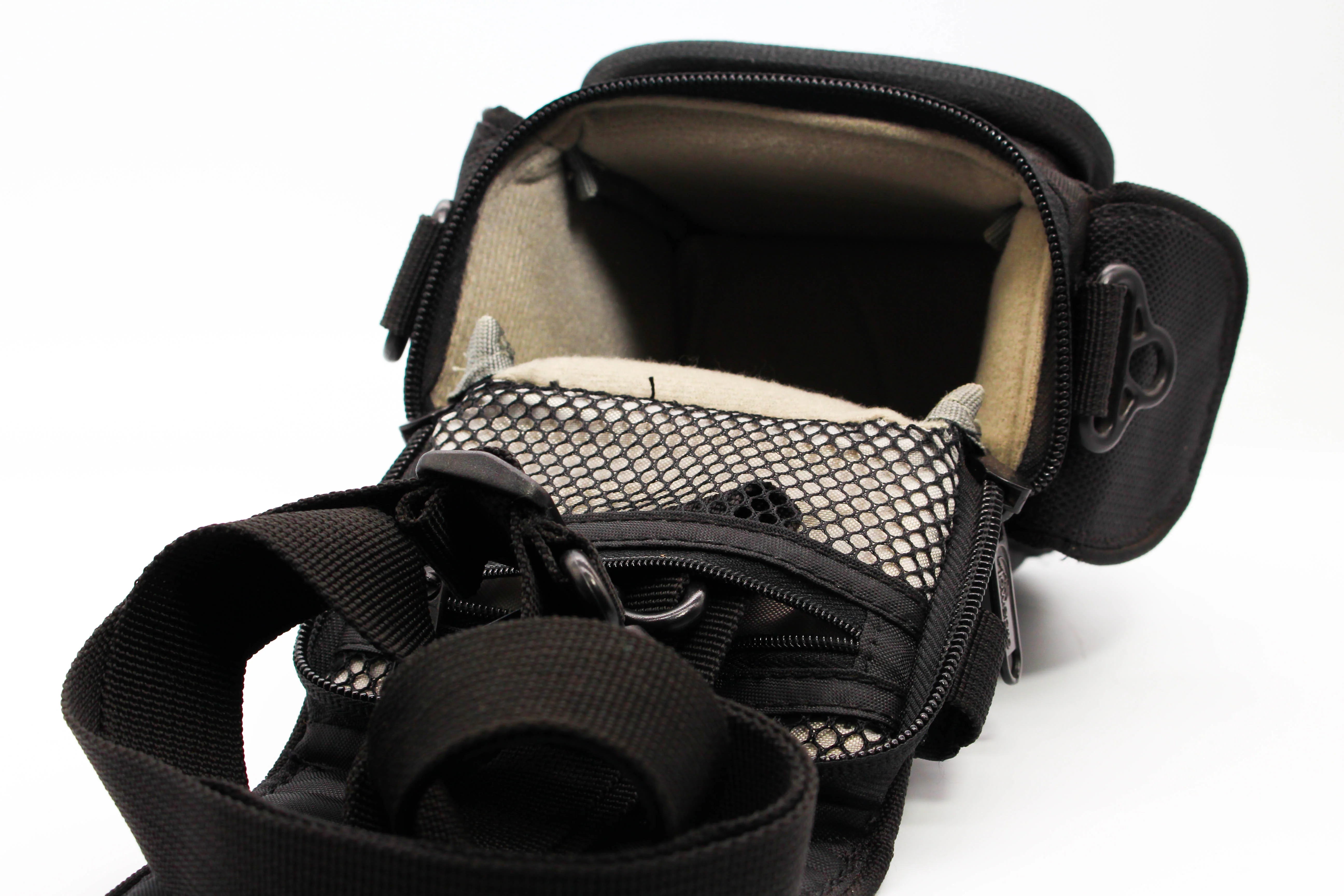 Lowepro Soft Camera Carry Pouch For Handycam Camcorder Camera - Excellent - Image 2