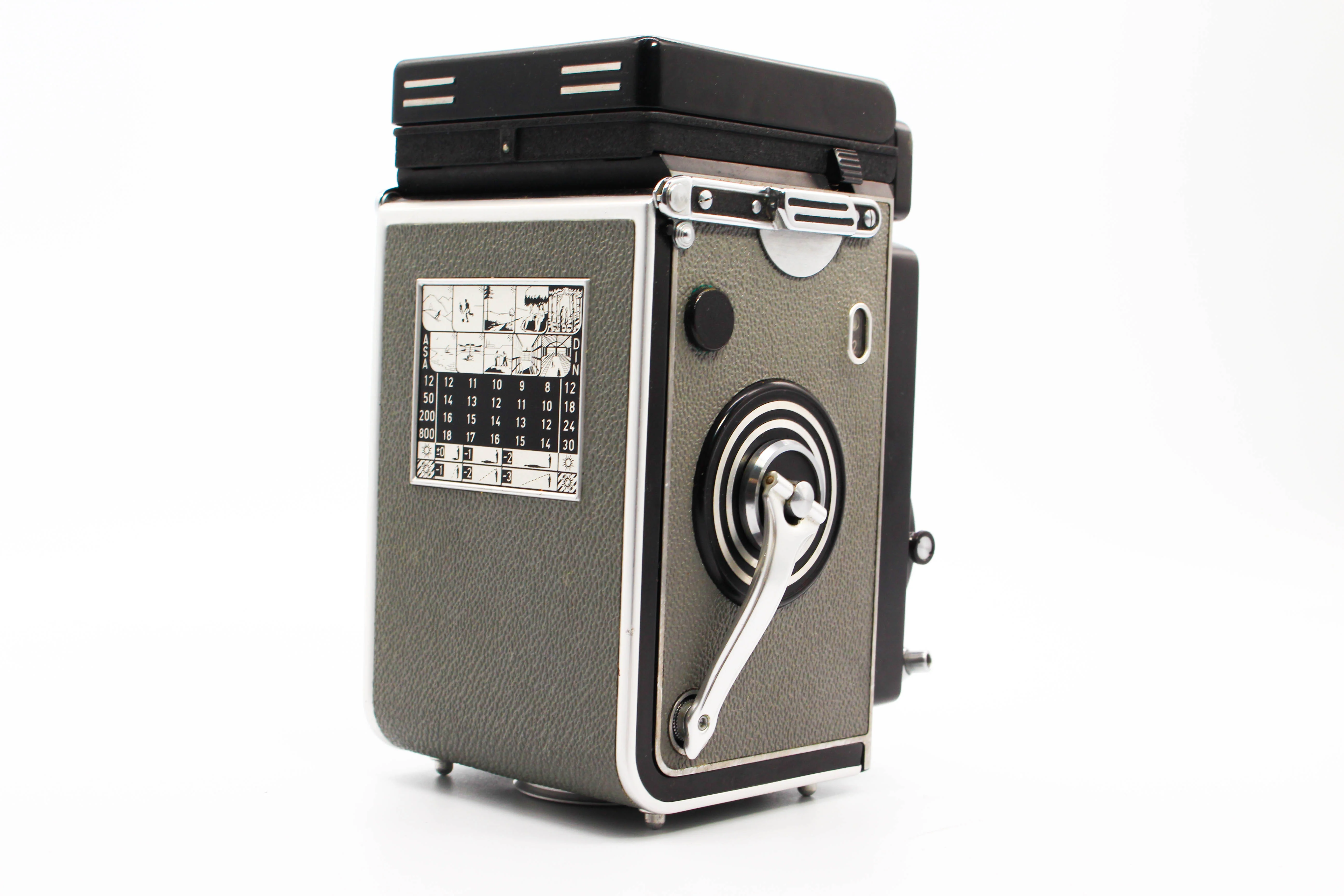 Rolleiflex K8 T Model 1 TLR Vintage Medium Format Film Camera With 75mm f/3.5 Tessar Carl Zeiss Lens and Leather Case - Tested Bundle - Image 4