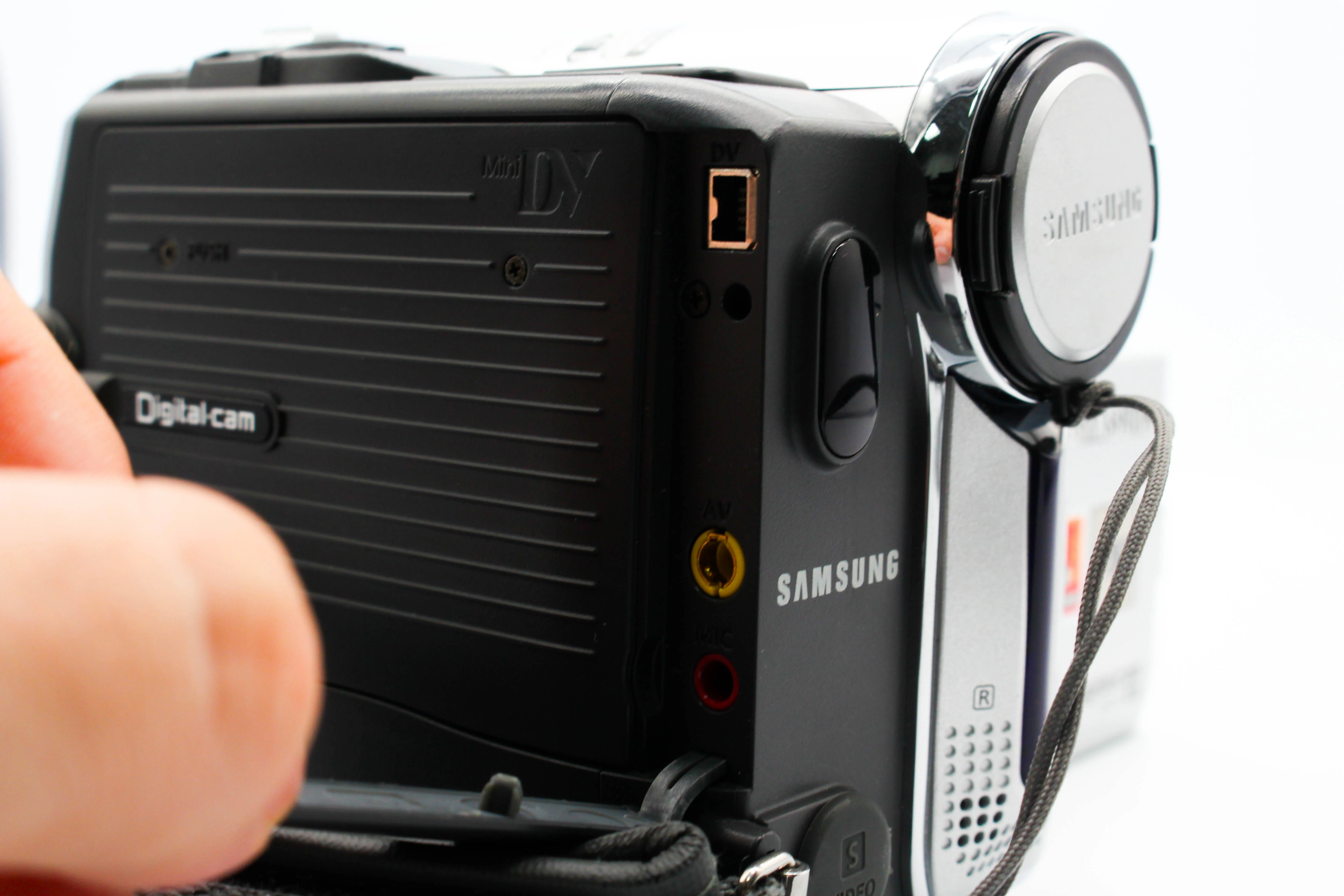 Samsung VP-D351 MiniDV Video Handycam Camcorder Camera (Read) - Tested Bundle - Image 8