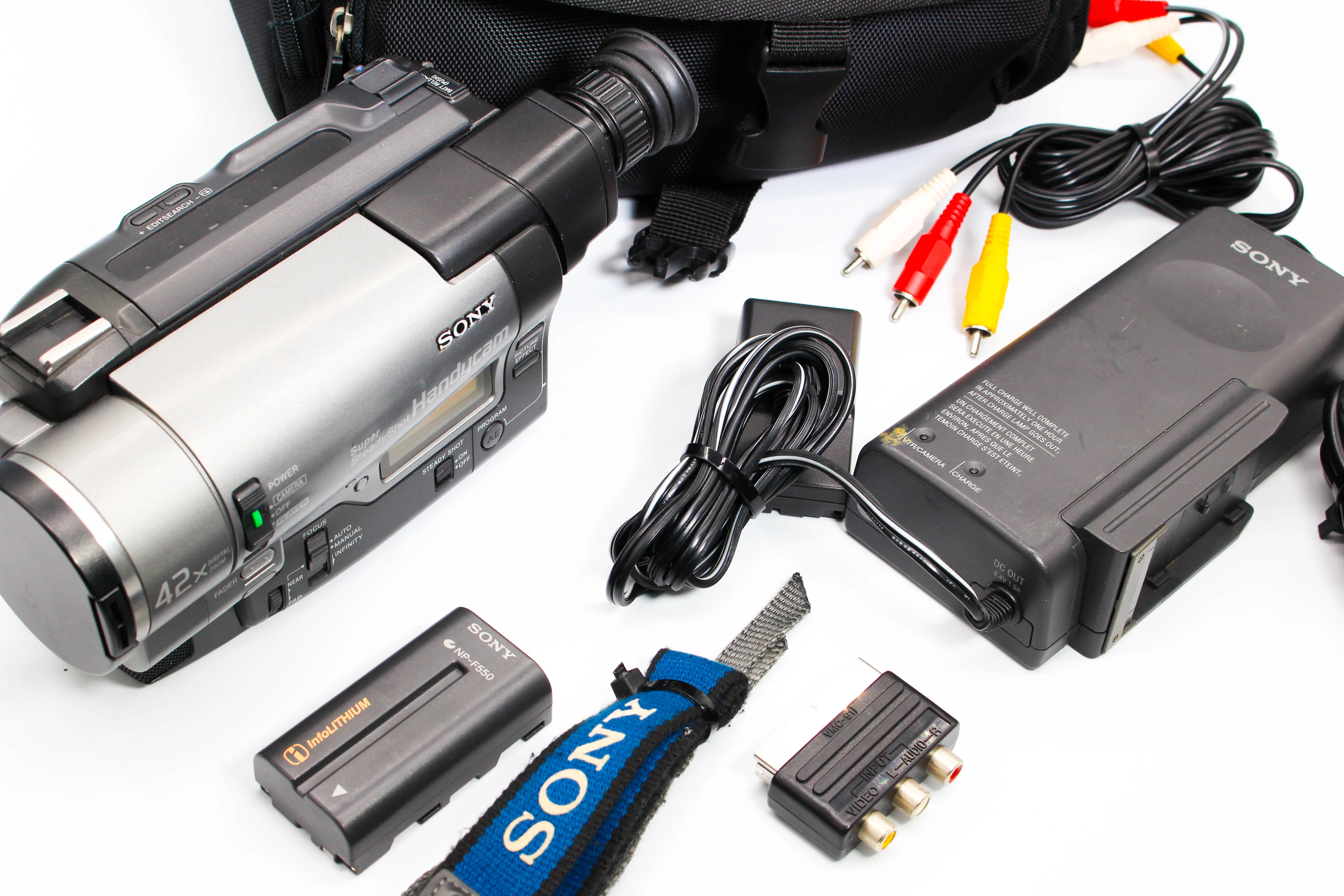 Sony CCD-TR1100E Hi8 Video8 8mm Handycam Camcorder Camera - Tested Bundle Excellent - Image 2