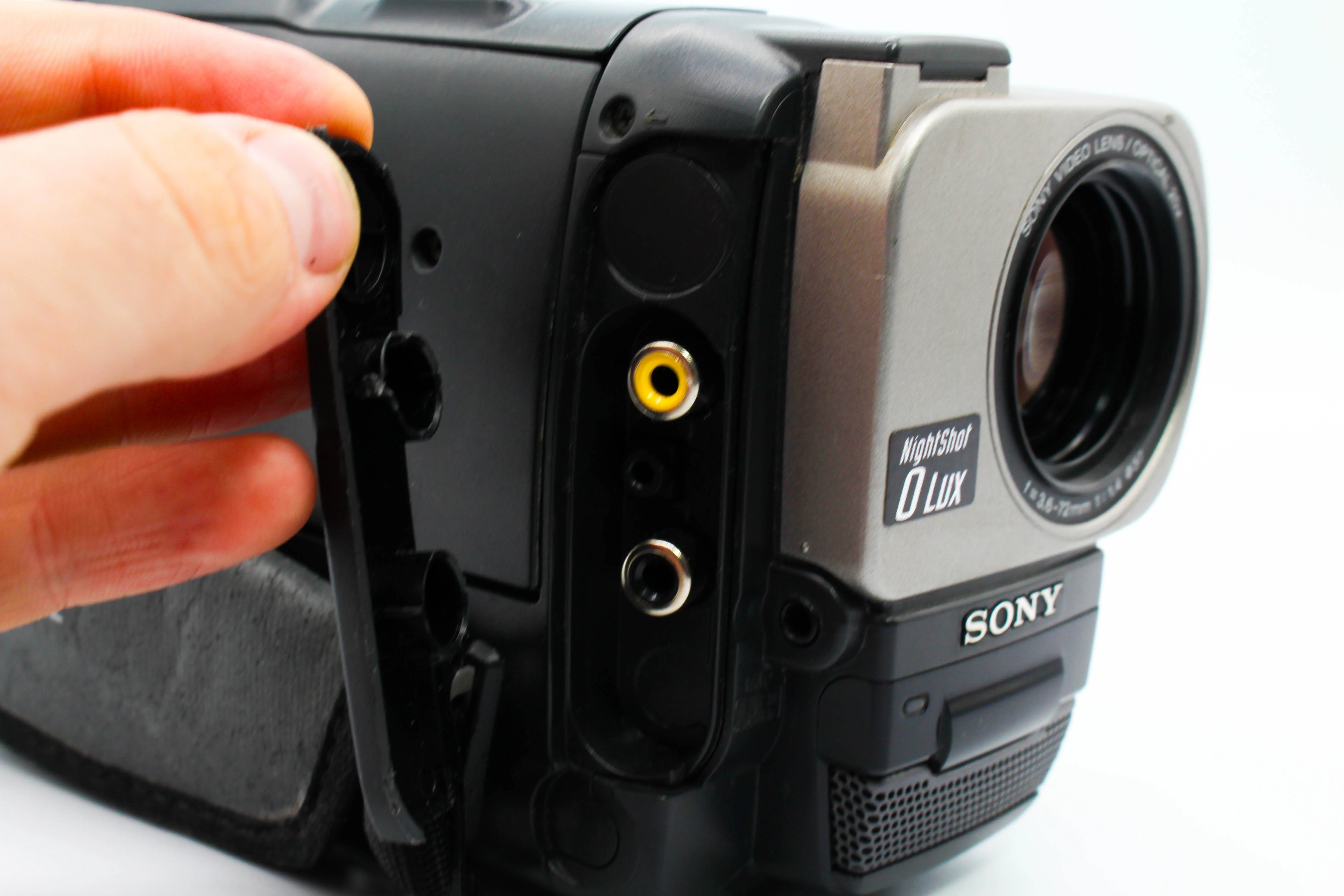 Sony CCD-TRV417E Video8 8mm XR Analog Video Handycam Camcorder Camera (Read) - Tested Bundle - Image 6
