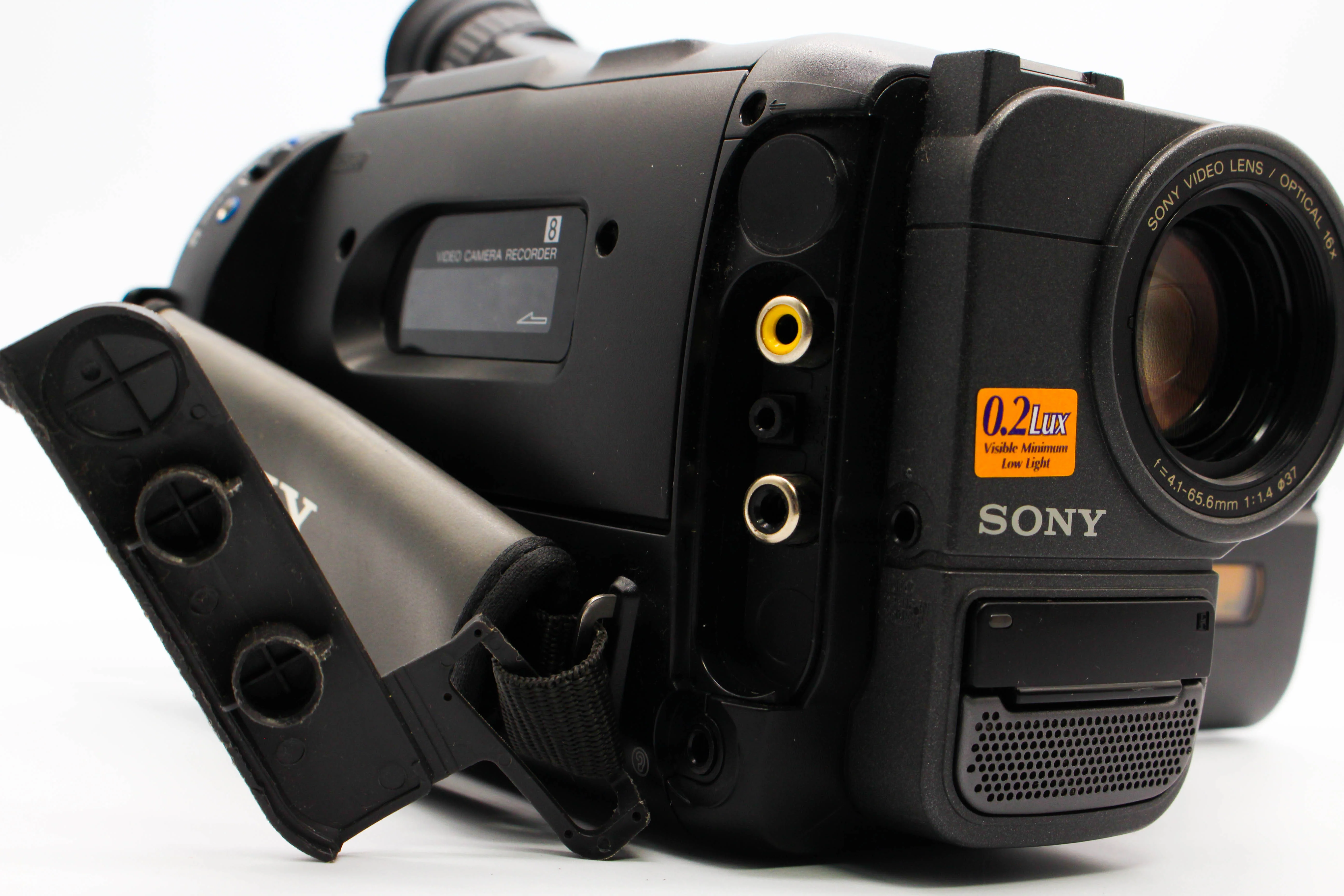 Sony CCD-TRV15E Video8 XR Handycam Analog Video Camera Camcorder (Read) - Tested Bundle - Image 7