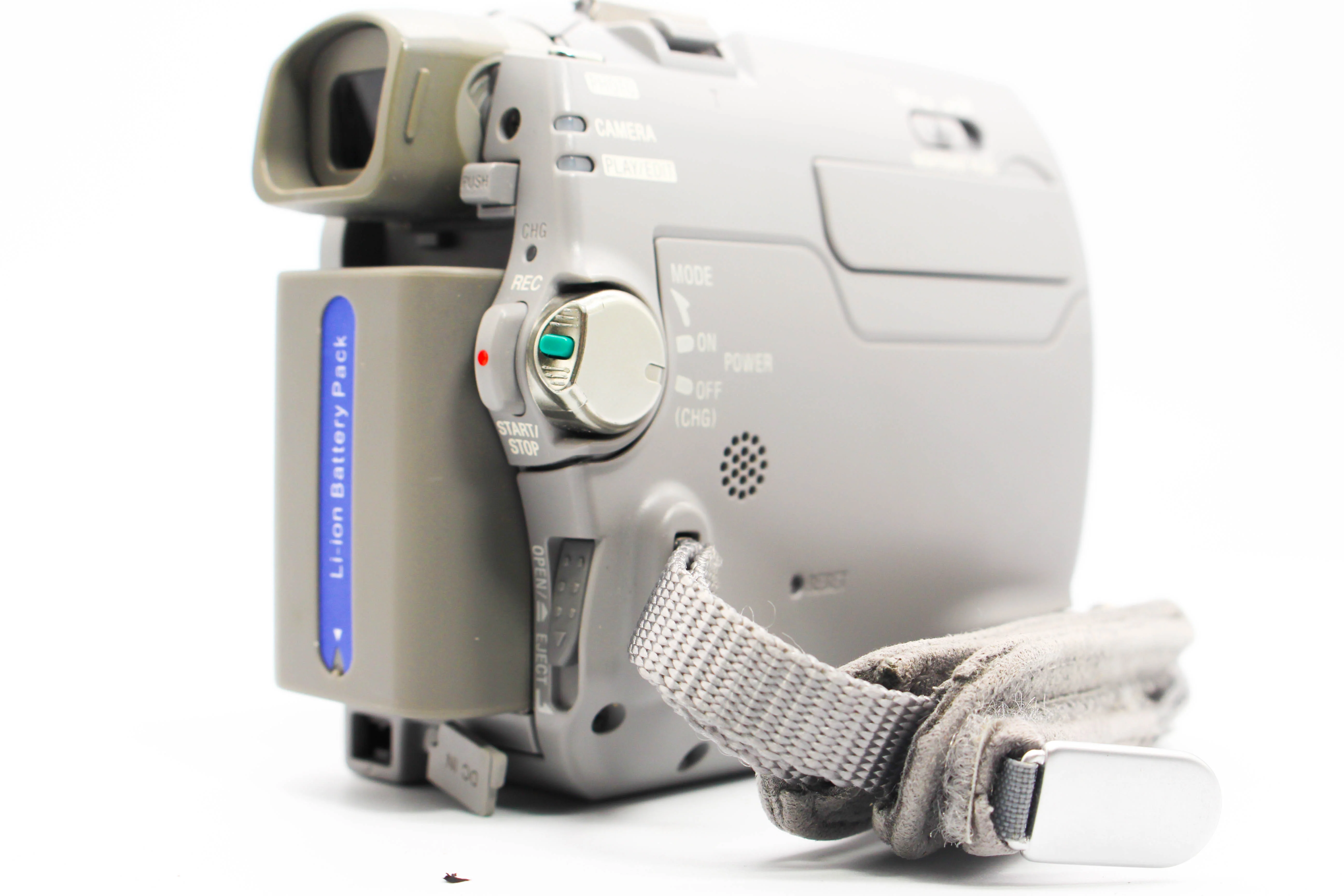 Sony DCR-HC18E MiniDV Handycam Camcorder Digital Video Camera (Read) - Tested Bundle - Image 4