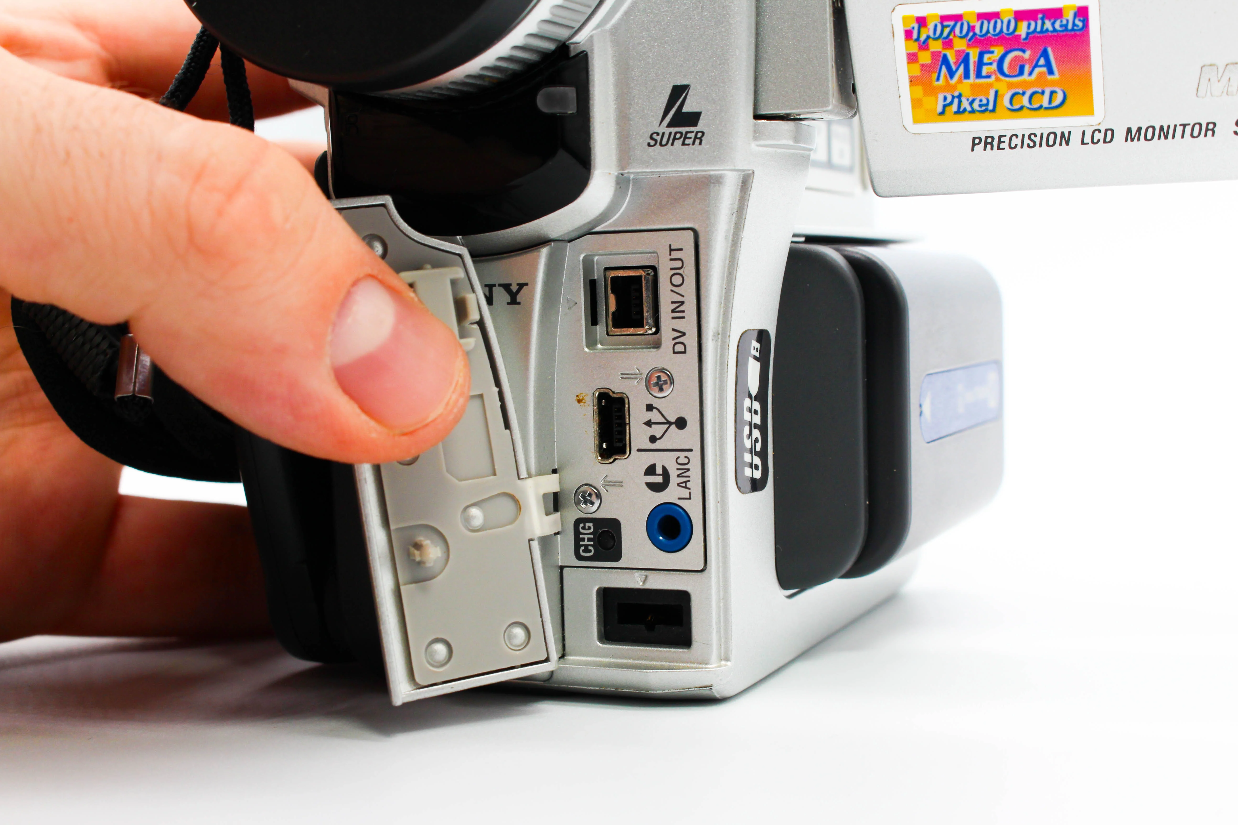 Sony DCR-PC110E MiniDV Video Handycam Camcorder Camera (Read) - Tested Bundle - Image 11