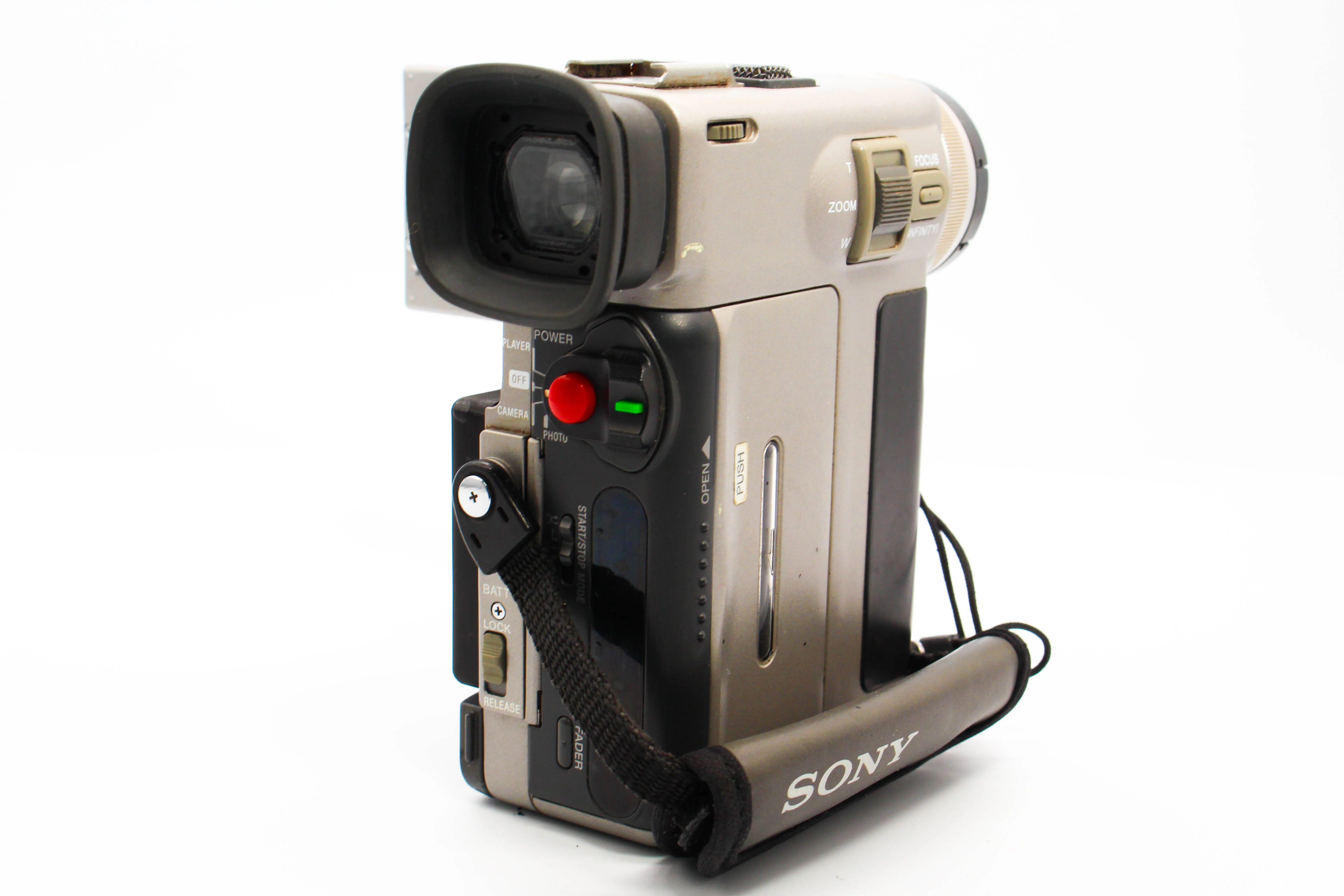 Sony DCR-PC7E MiniDV Digital Video Handycam Camcorder Camera (Read) - Tested Bundle - Image 4