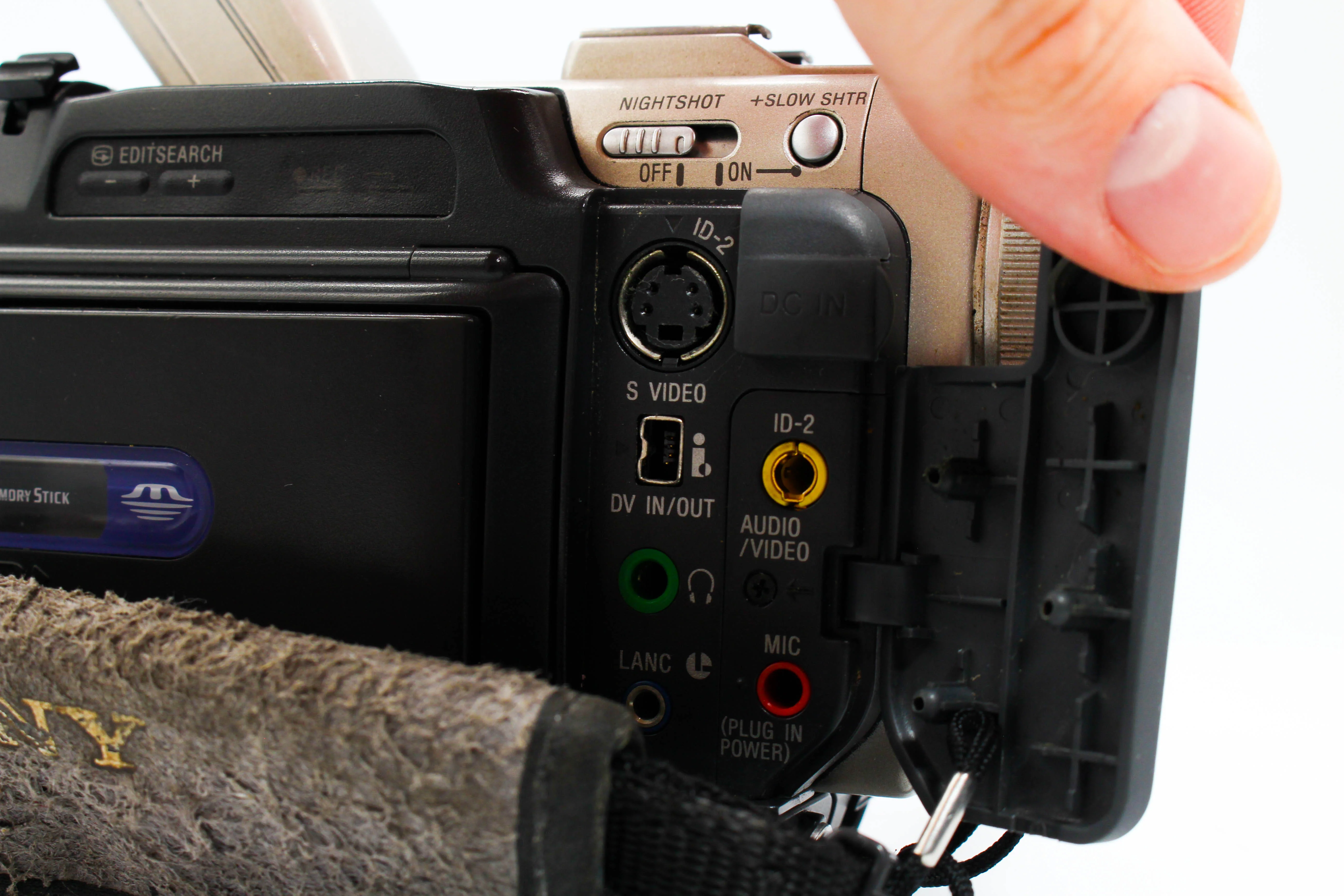 Sony DCR-TRV10 NTSC MiniDV Handycam Camcorder Digital Video Camera - Tested Bundle - Image 7