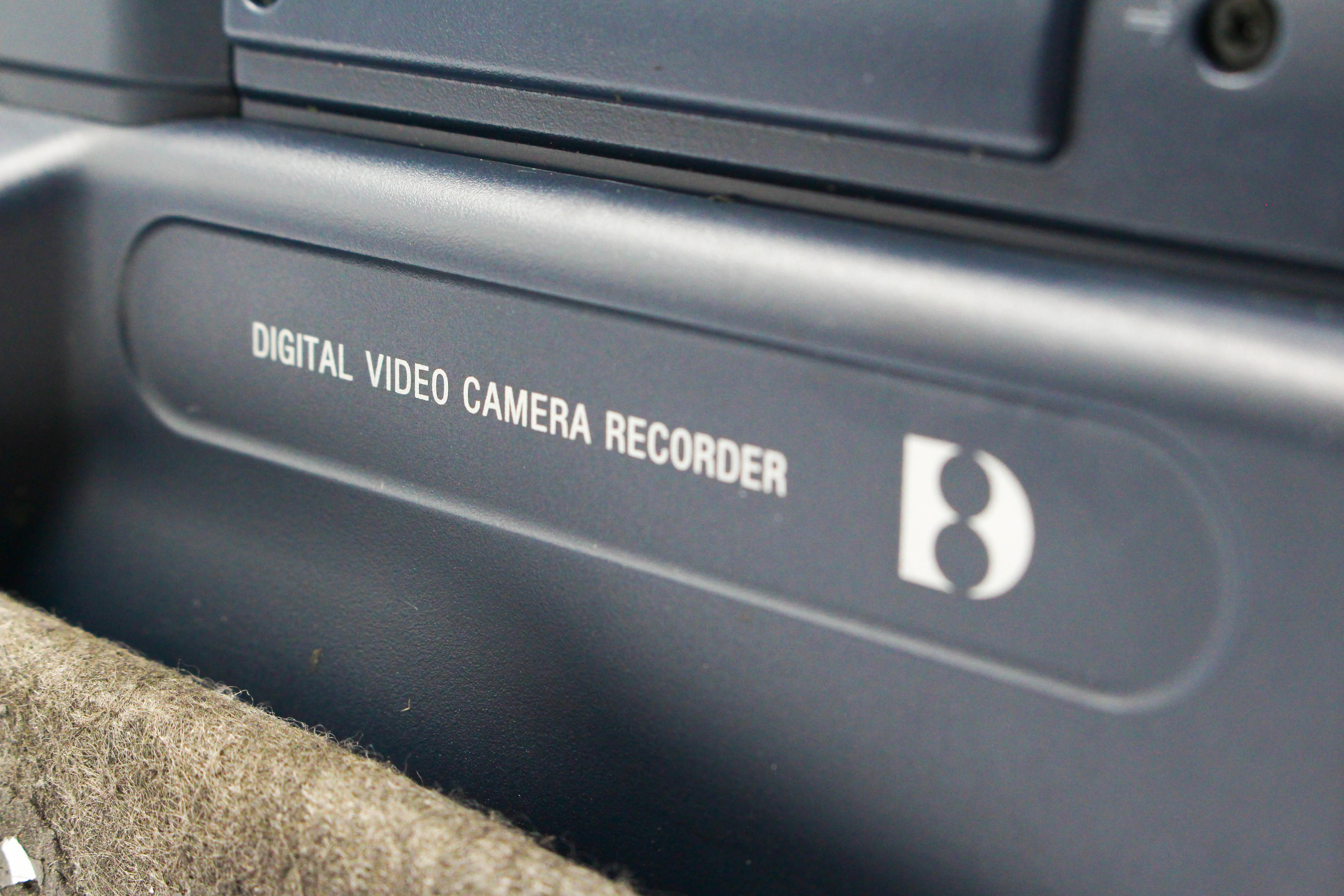 Sony DCR-TRV145E Digital8 Tape Camcorder Digital Video Camera (Tapeless Only) - Image 13