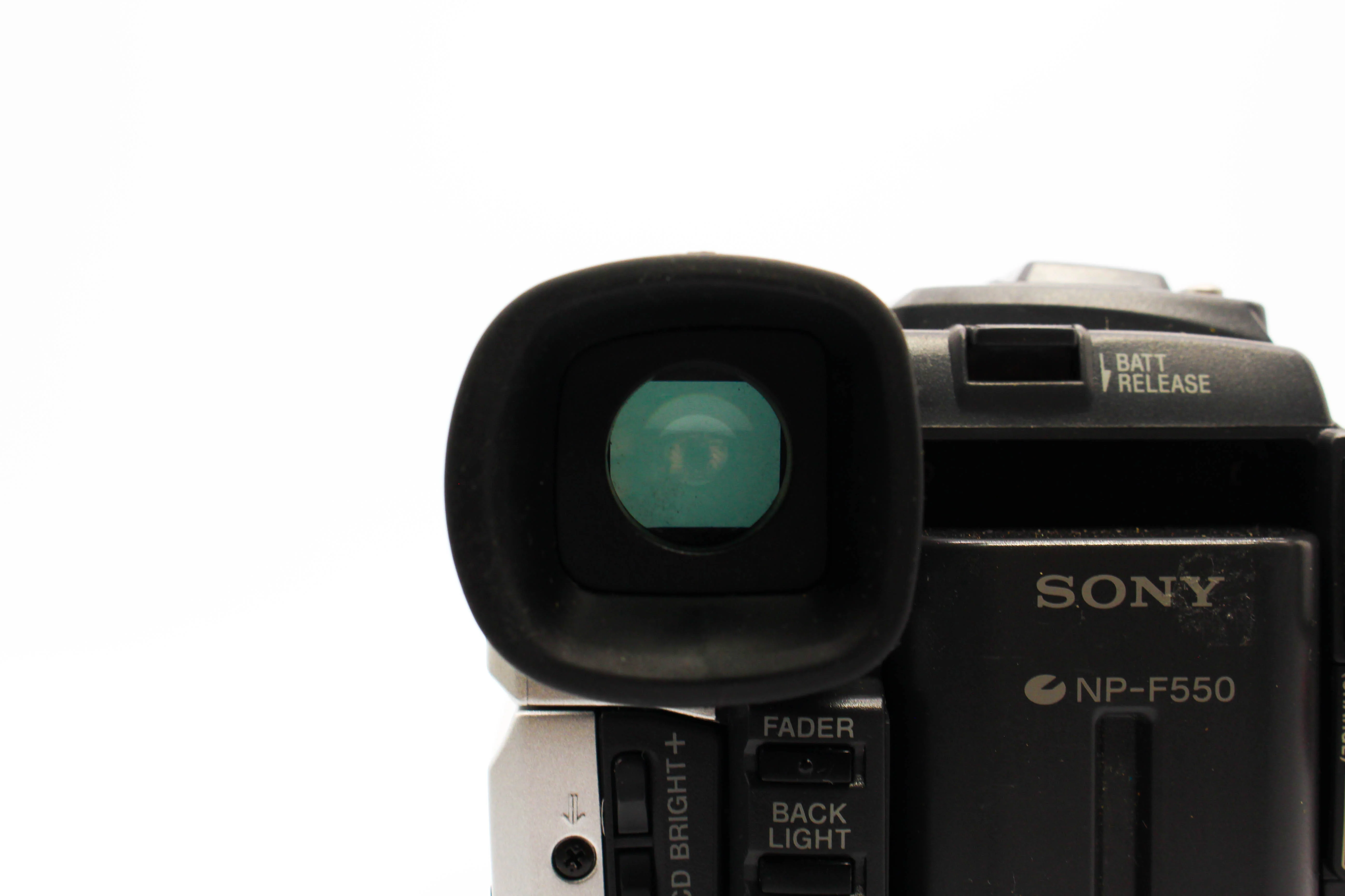 Sony DCR-TRV320E Digital8 Hi8 Video8 Handycam Camcorder Camera (Read) - Tested Bundle - Image 8