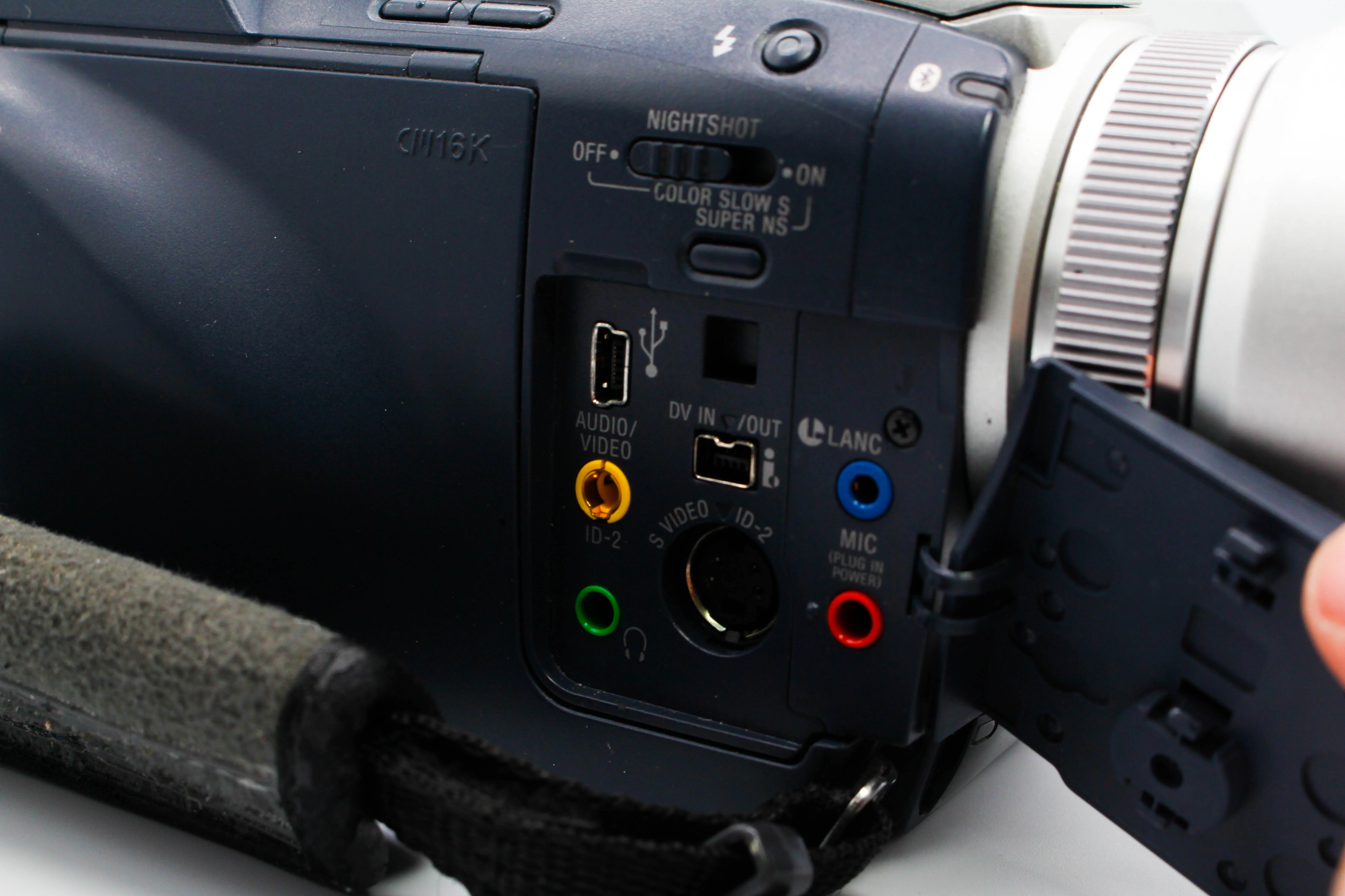 Sony DCR-TRV50 NTSC MiniDV Video Handycam Camcorder Camera - Tested Bundle - Image 8
