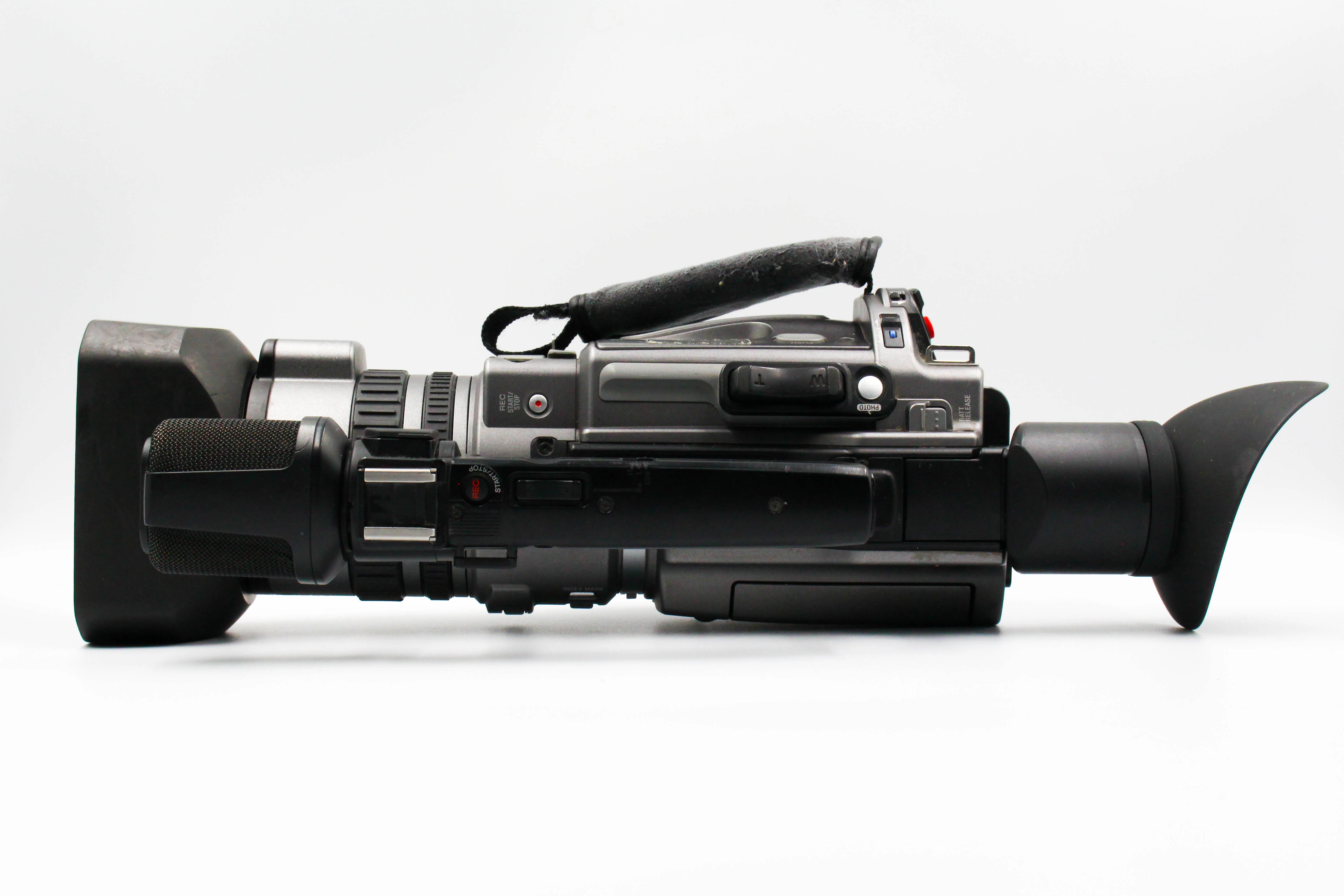 Sony DCR-VX2100E MiniDV Digital Video Camera Camcorder - Image 6